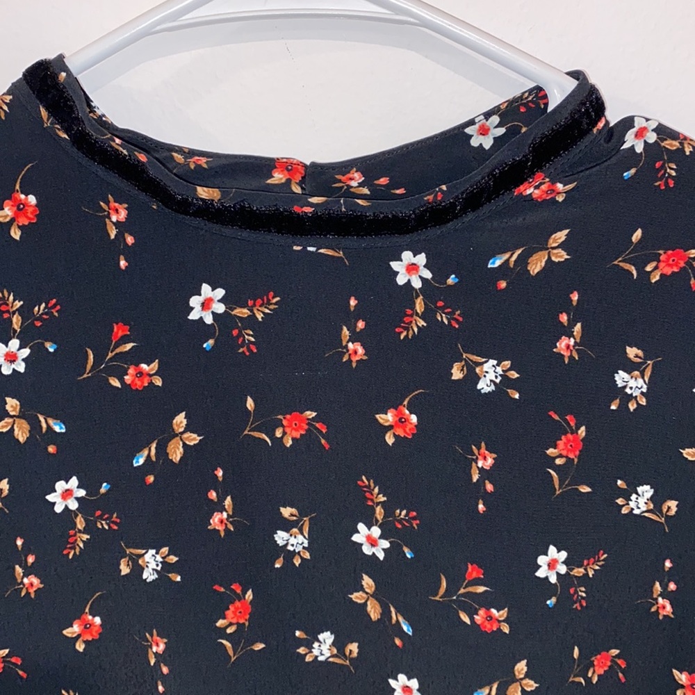 Blouse - Picture 2 of 3